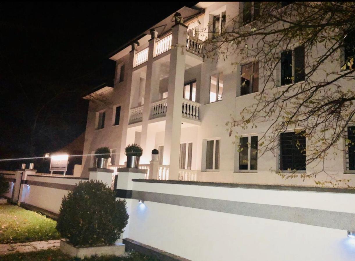 Park Apart Hotel Gatower Str. Berlim Exterior foto